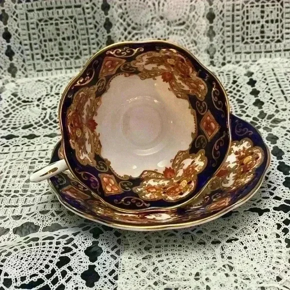 Royal Albert Heirloom Footed  Cup &
Saucer england - Picture 12 of 16